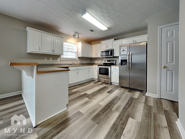 Building Photo - 280 Shadowbrooke Dr