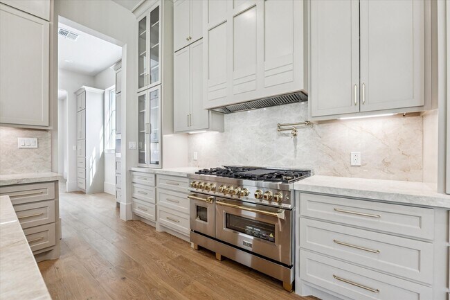 Building Photo - 7203 Tickner St