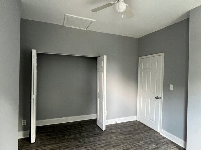 Building Photo - 1006 F St NE