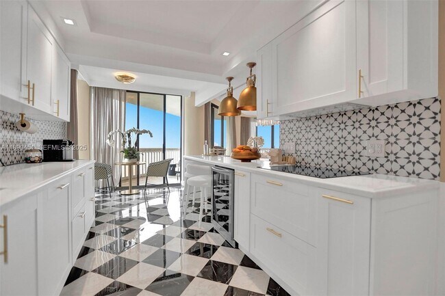 Building Photo - 2000 Island Blvd