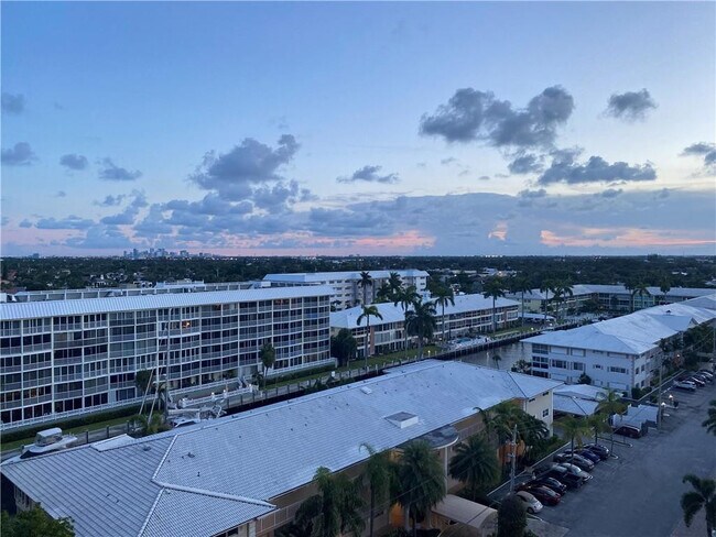 Building Photo - 3100 NE 48th St