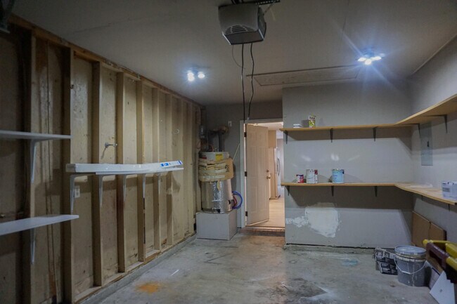Building Photo - 322 Apple Dr