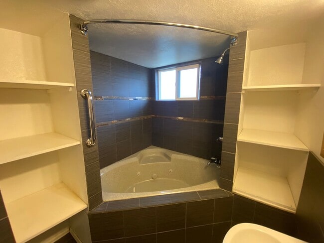 Building Photo - Need housing for Spring Semester? Short-Term 4–6 Month Rental!