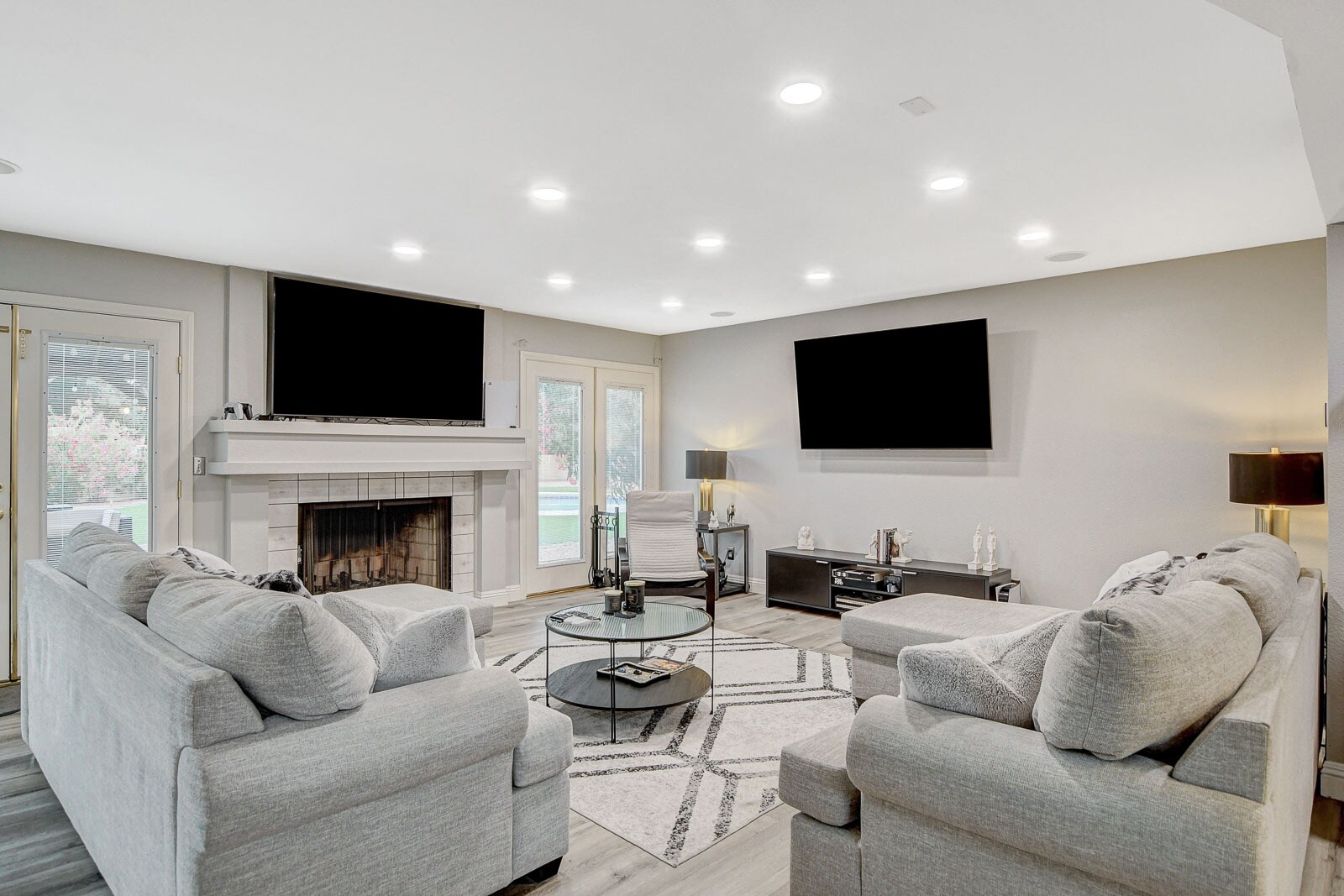 Building Photo - 2224 Lucerne Ct