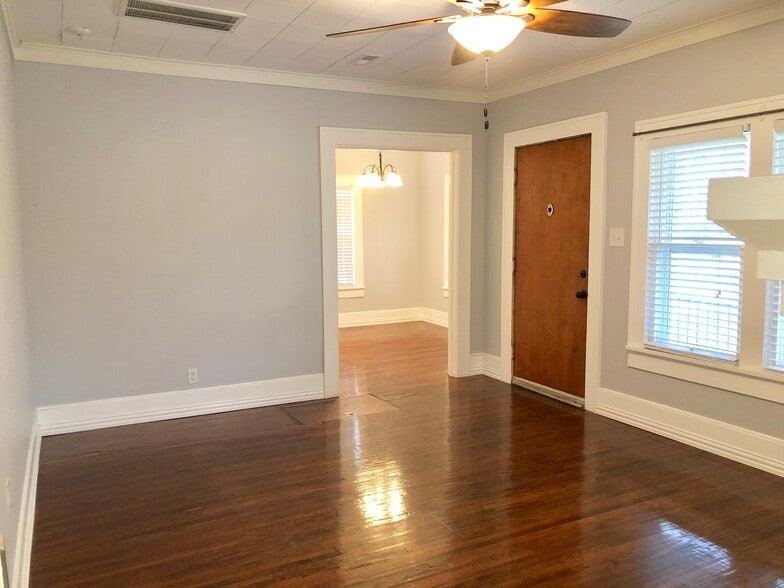 Living room - 2800 NW 15th St