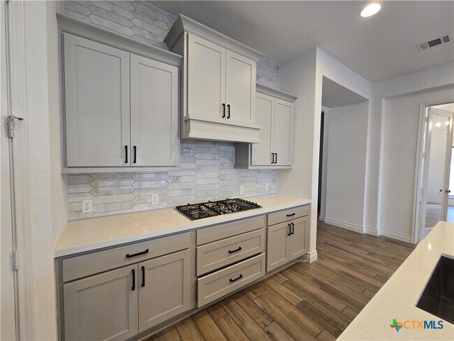 Building Photo - 2216 Prado Dr