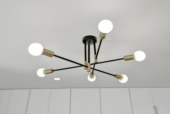 Building Photo - 840 SE 22nd Ave