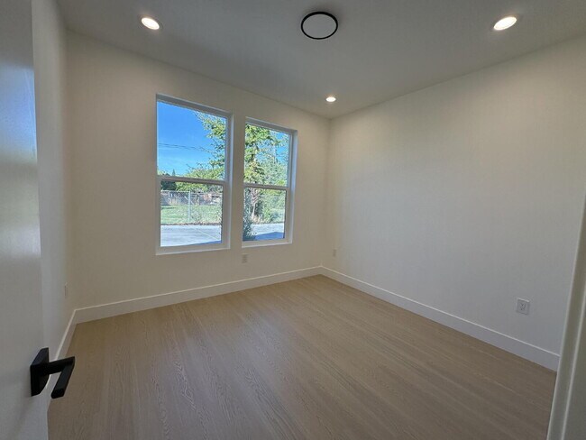Building Photo - Brand New Construction Unit for Rent - 3 B...