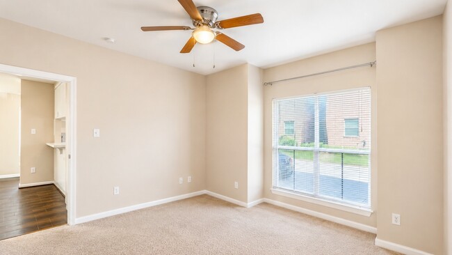 Building Photo - 3100 Walnut Bend Ln