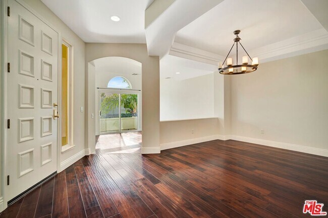 Building Photo - 6463 Zuma View Pl