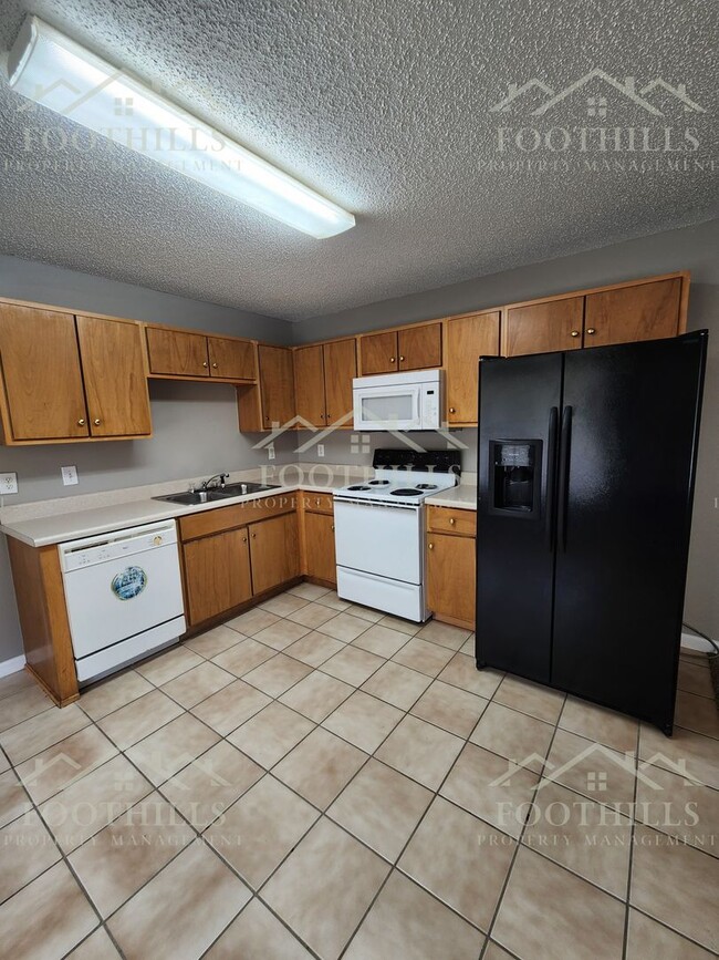 Building Photo - 2 Bedroom Duplex off Hwy 29 S with New Car...
