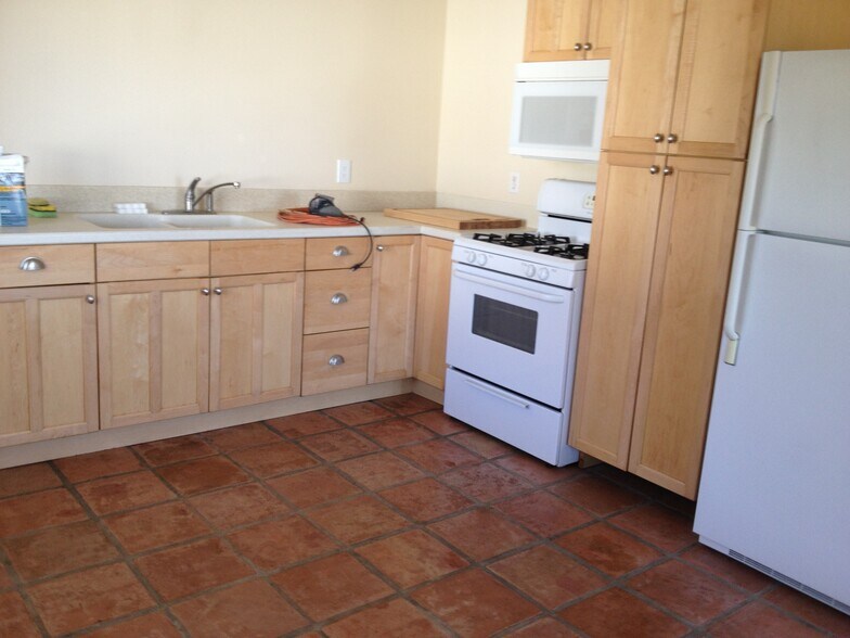 Building Photo - 380 Beckett Pl