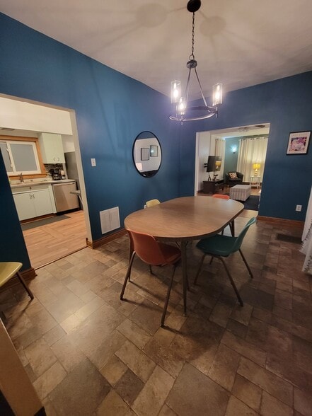 Dining room - 1618 Bell Ave