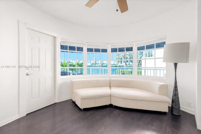 Building Photo - 224 S Coconut Ln