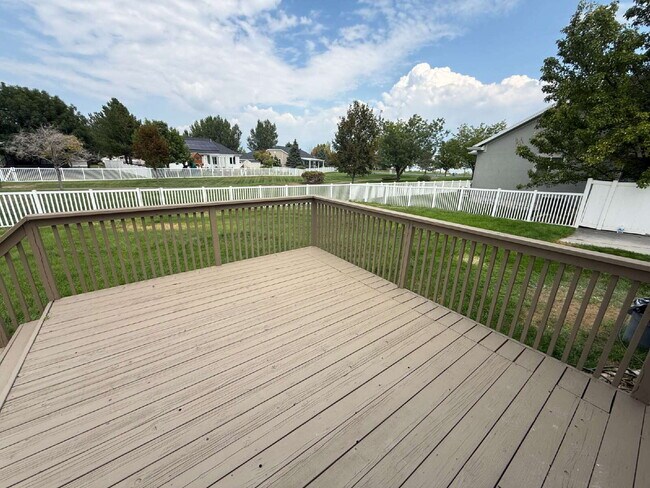 Building Photo - "Charming, newly renovated, 4-Bed, 3-Bath ...