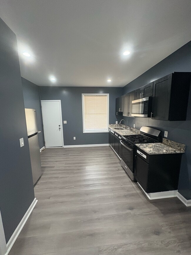 Building Photo - 636 E 29th St