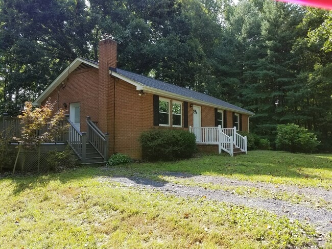 Building Photo - Sparkling Rambler in Park-like Setting on 10 Acres