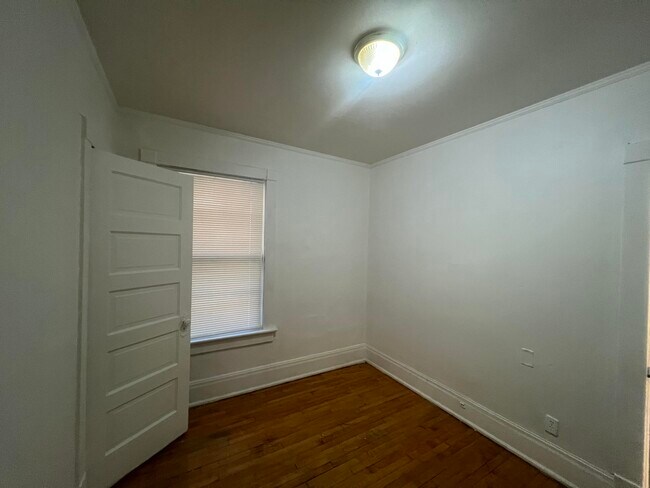 Building Photo - 1253 N 34th St