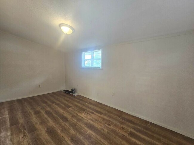 Building Photo - 2219 Everett St