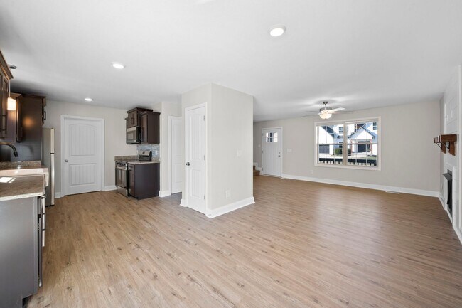 Building Photo - 1385 Sussex Dr