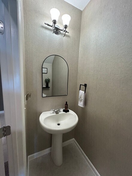 Building Photo - 8752 Sportsman Lp