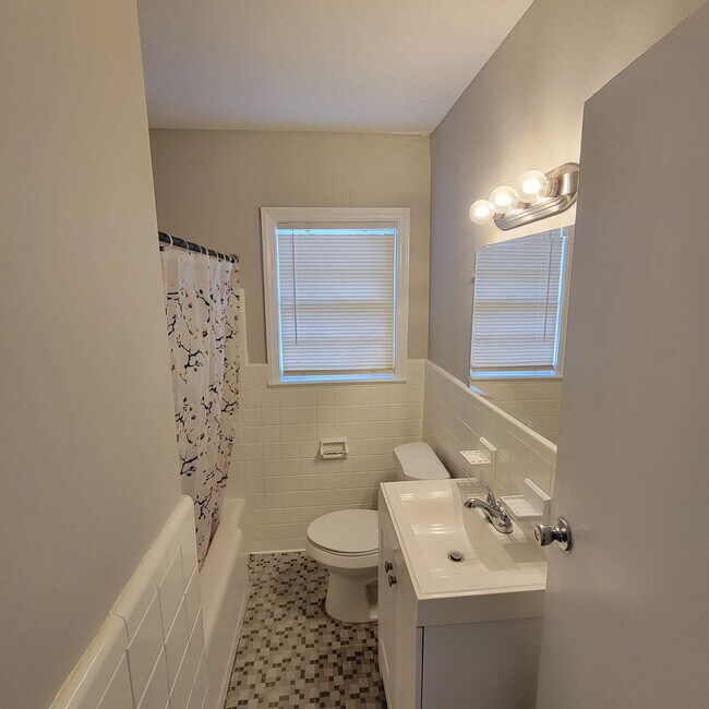 Building Photo - Roomy Cute Brick Ranch