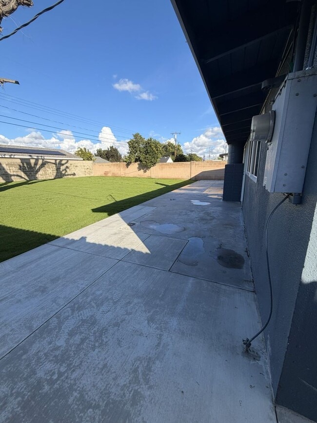 Building Photo - Newly Remodeled 4 bedroom 2 bathroom home Just 10 minutes from Disneyland