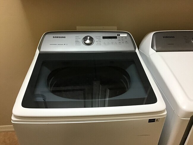 Building Photo - 5 Bdrm, 3 Full bath, clean nice home in Oro Valley-La Canada & Naranja