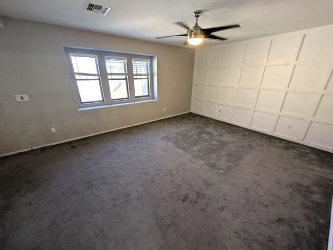 Building Photo - 3 Bedroom Home in the Waterford Square Com...