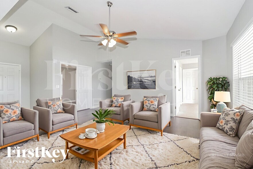 Building Photo - 12025 Larson Ln