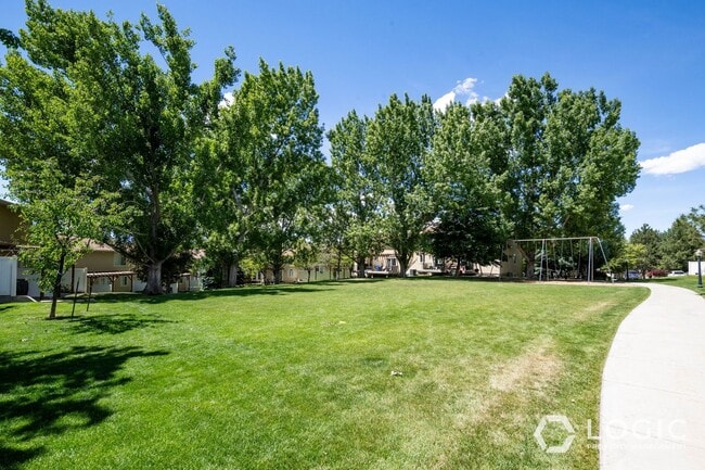 Building Photo - 9526 Fairway View Dr S