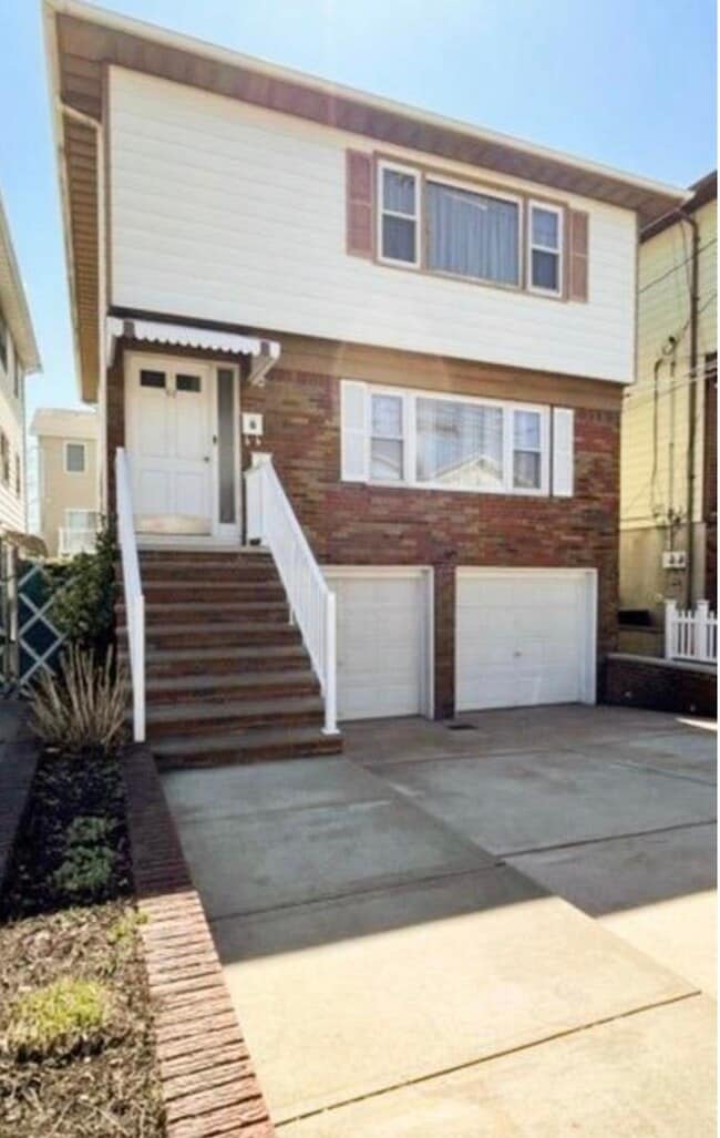 Primary Photo - 92 Oak St
