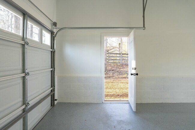 Building Photo - 2267 Old Parksville Rd NE