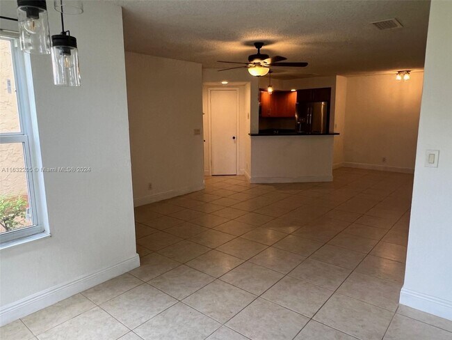 Building Photo - 3410 Pinewalk Dr N