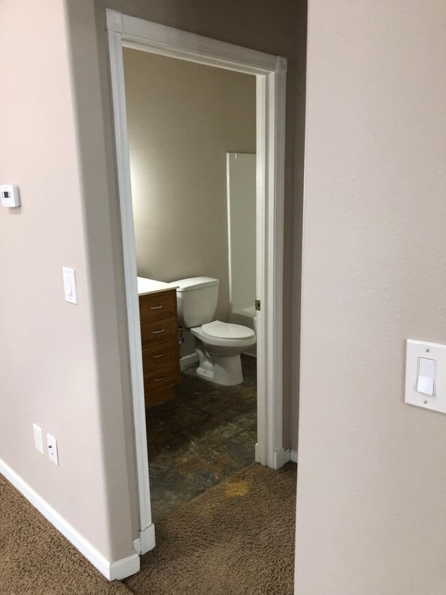 Building Photo - 819 S Main Ave