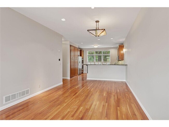 Building Photo - 226 Ridgewood Ave