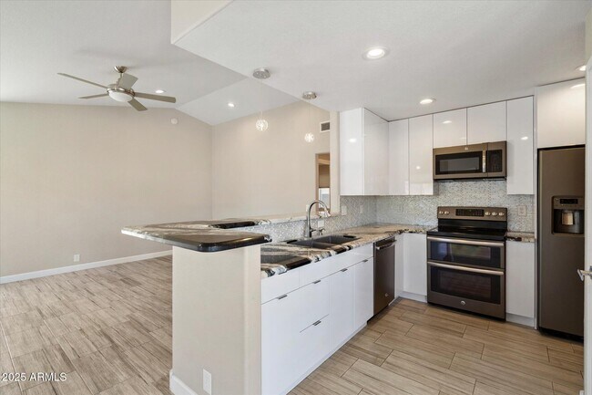 Building Photo - 8835 W Michelle Dr