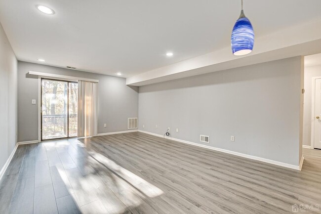 Building Photo - 1209 Woodbridge Commons Way