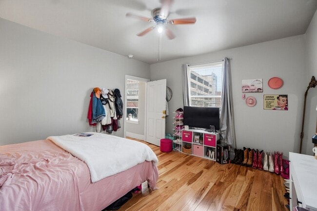 Building Photo - 7 Bed/3 Bath Mins. from UC Campus $700/pp ($4,900/mo)!