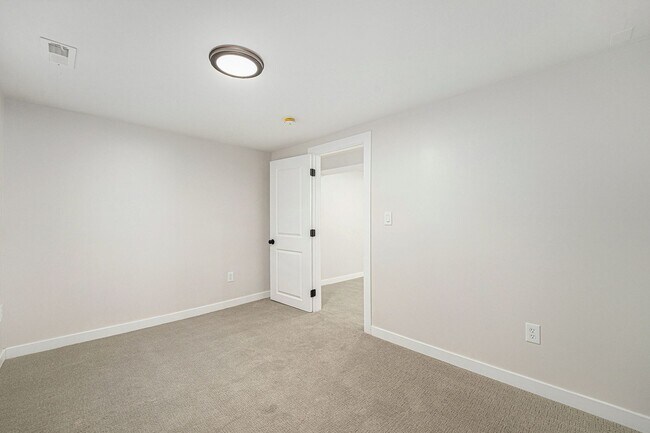 Building Photo - Spacious 6-Bed 3-Bath Home in Federal Heights/Denver