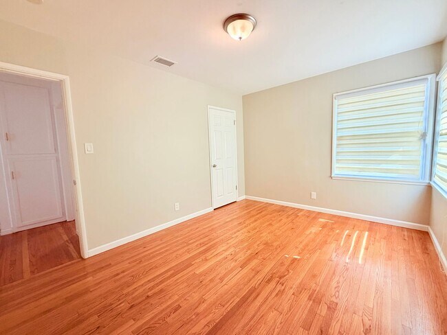 Building Photo - 4648 Adenmoor Ave