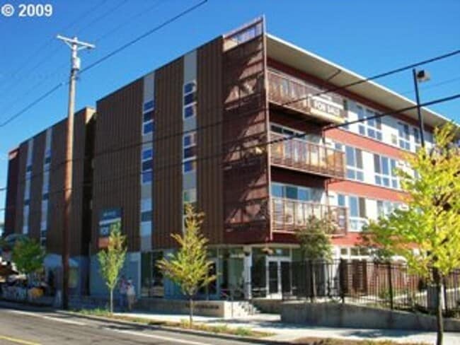 Building Photo - *** $250 OFF 1ST MONTHS RENT!!!*** 2 Bedroom Lofts in Overlook! Water, Sewer and Garbage Included!!!