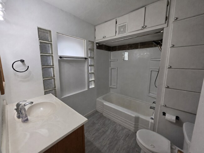 Building Photo - 2 Bedroom, 1 Bathroom West Hill Home with Fenced Yard, Garage, & Bonus Living Space