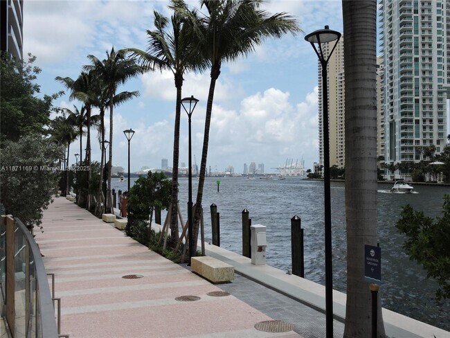 Building Photo - 200 Biscayne Blvd Way