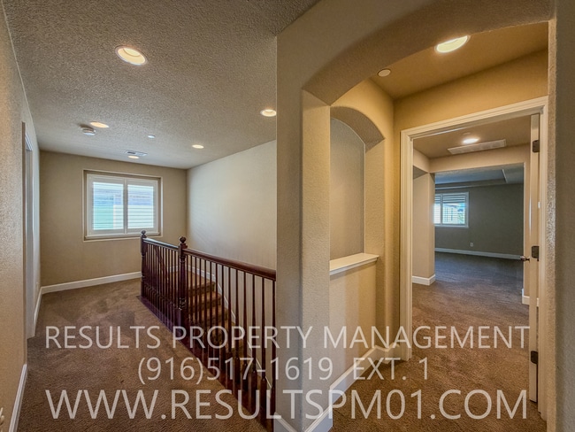 Building Photo - Elegance and spacious Mini Mansion