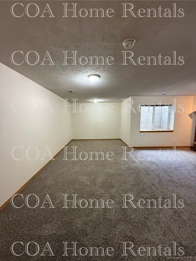 Building Photo - Meadow Park