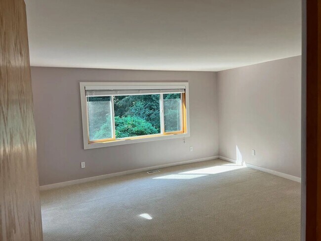 Building Photo - STUNNING CUSTOM HOME! IN STEILACOOM- MINUT...