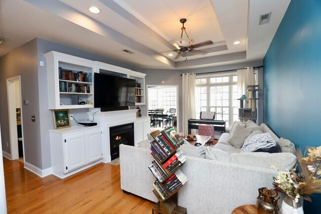 Building Photo - 1855 Beachforest Way