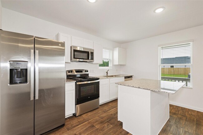 Primary Photo - 16722 N Marie Vlg Dr