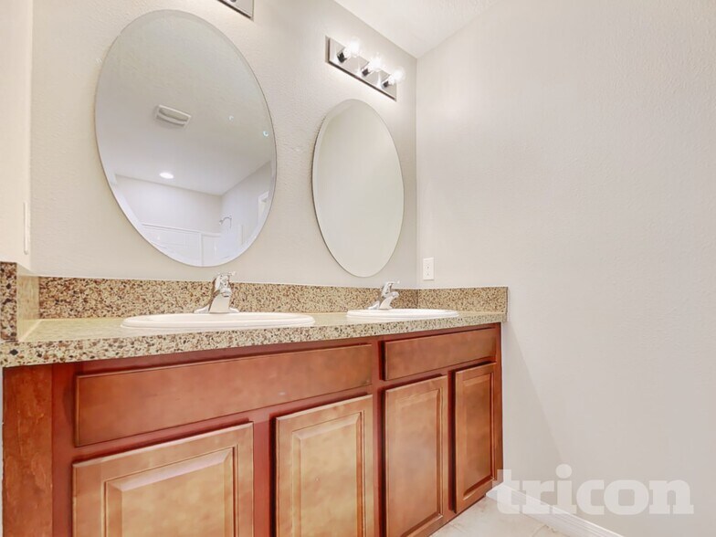 Building Photo - 4920 Reflecting Pond Cir
